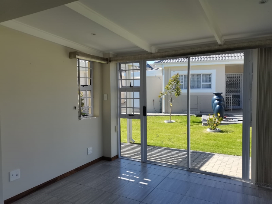 1 Bedroom Property for Sale in Heiderand Western Cape